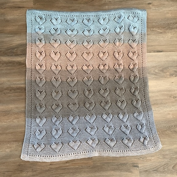 {Knit Baby Blanket} 💕heart design - Picture 1 of 1
